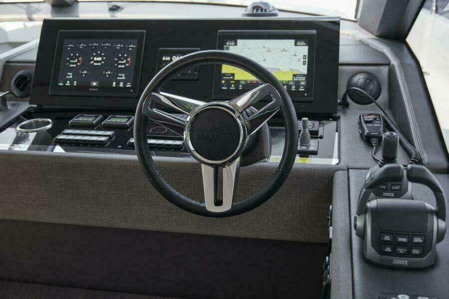 2026 49 Prestige F4 Flybridge - Helm/Electronics Sistership