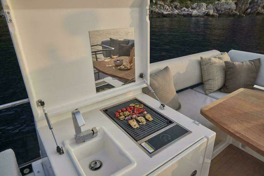 2026 49 Prestige F4 Flybridge - Flybridge Grill Sistership