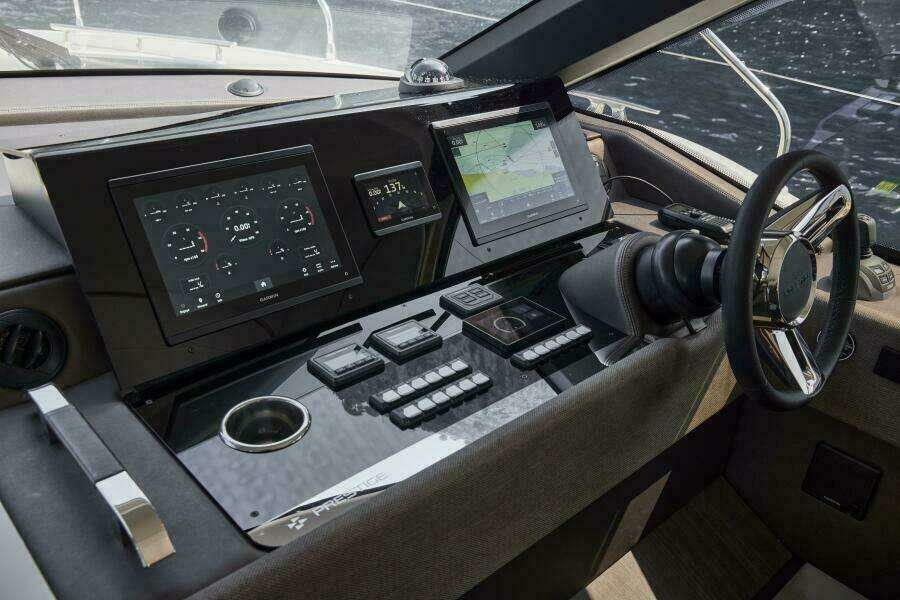 2026 49 Prestige F4 Flybridge - Helm/Electronics Sistership