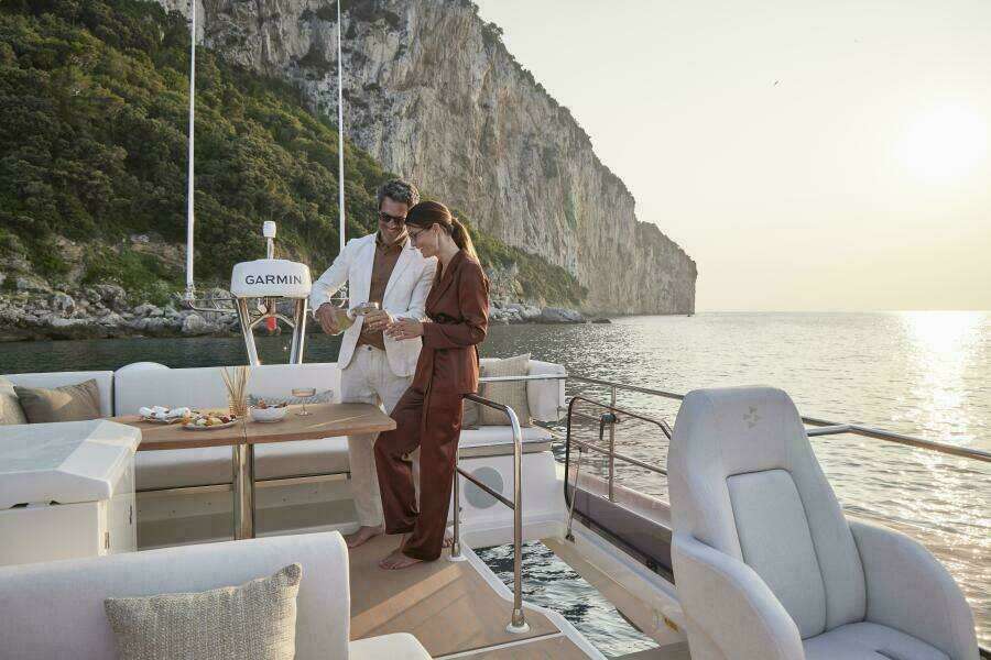 2026 49 Prestige F4 Flybridge - Flybridge Sistership