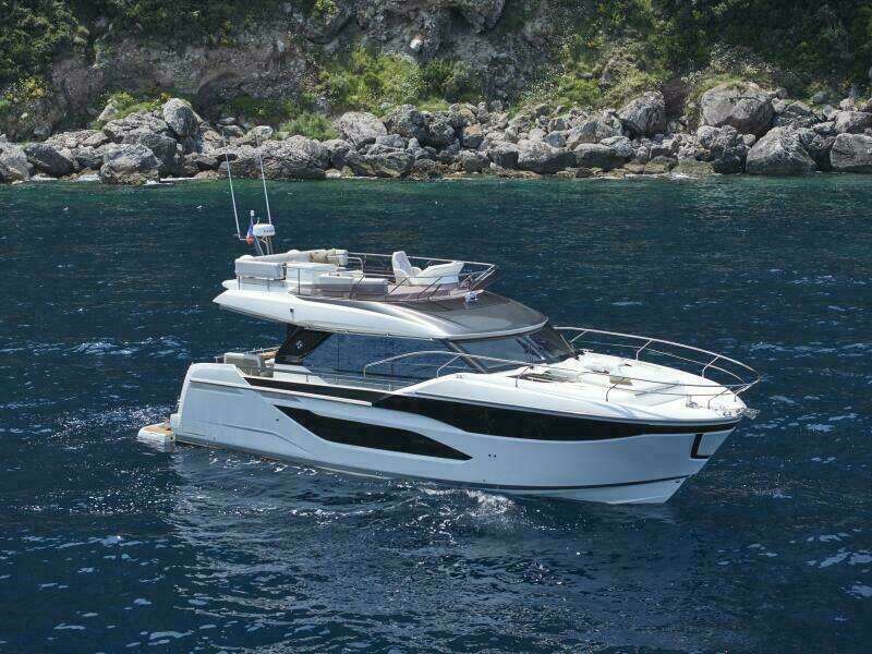 2026 49 Prestige F4 Flybridge - Profile Sistership