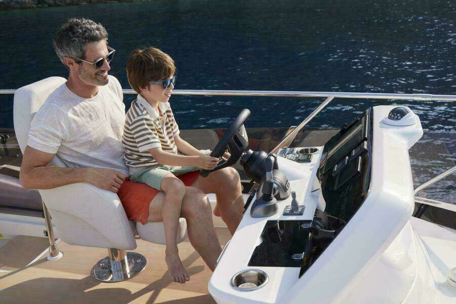 2026 49 Prestige F4 Flybridge - Flybridge Helm Sistership