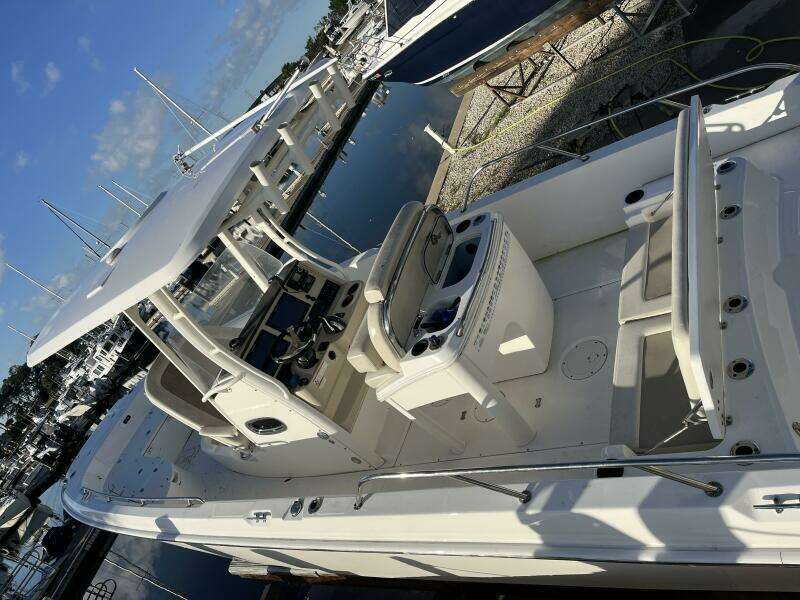 27ft Boston Whaler Yacht For Sale