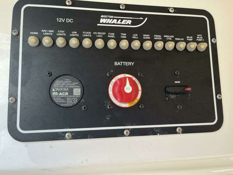 27ft Boston Whaler Yacht For Sale