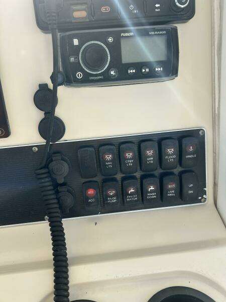 27ft Boston Whaler Yacht For Sale