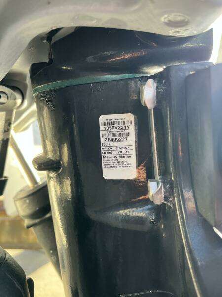 27ft Boston Whaler Yacht For Sale