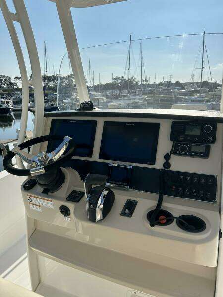 27ft Boston Whaler Yacht For Sale