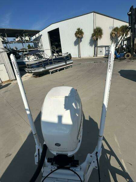 27ft Boston Whaler Yacht For Sale