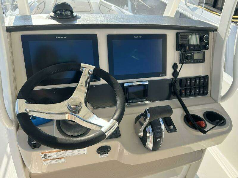 27ft Boston Whaler Yacht For Sale
