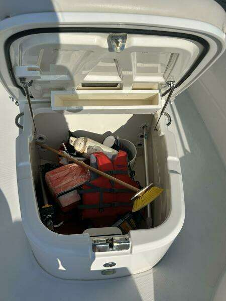 27ft Boston Whaler Yacht For Sale