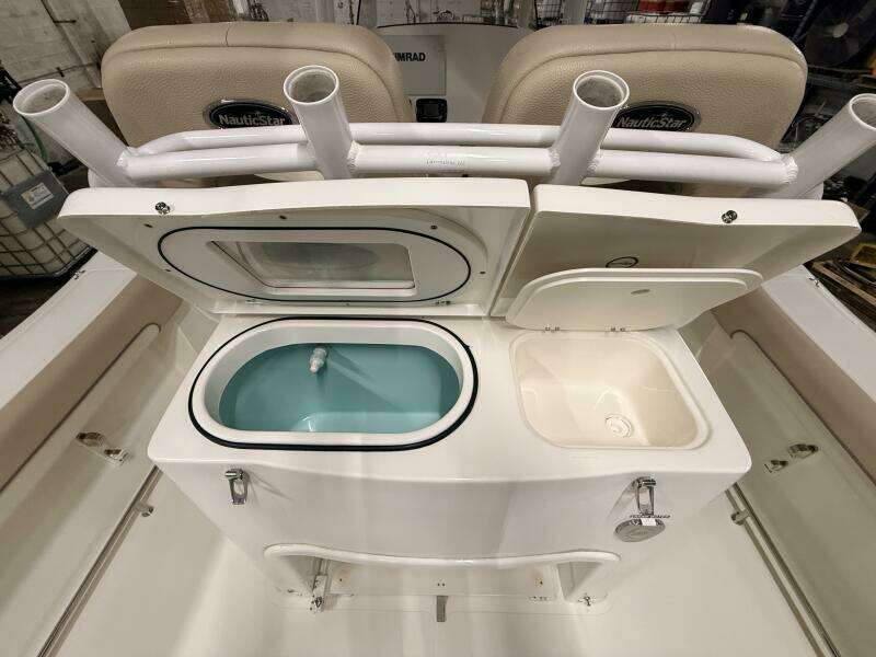 28ft NauticStar Yacht For Sale