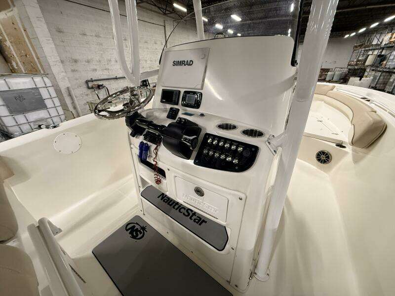 28ft NauticStar Yacht For Sale