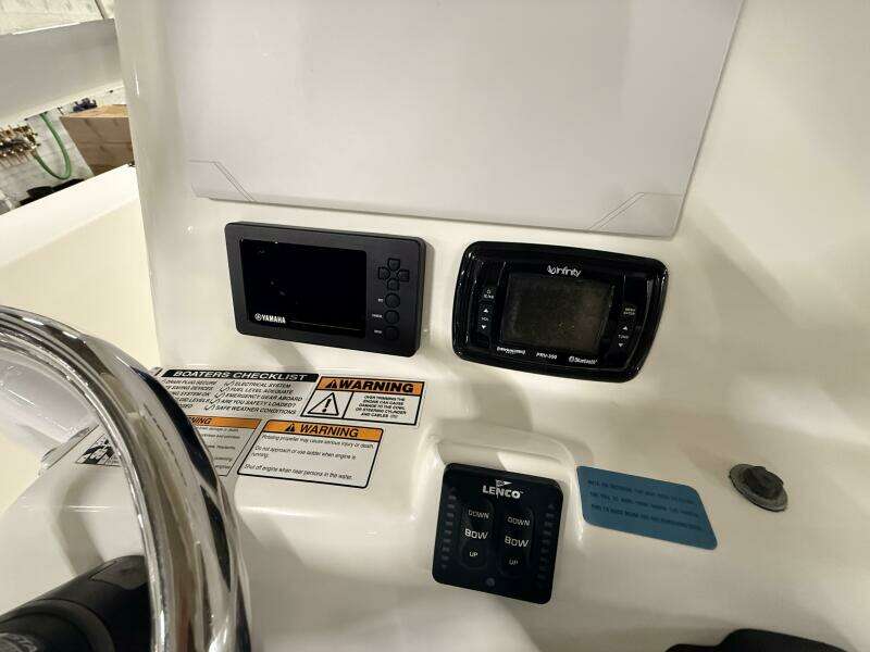 28ft NauticStar Yacht For Sale