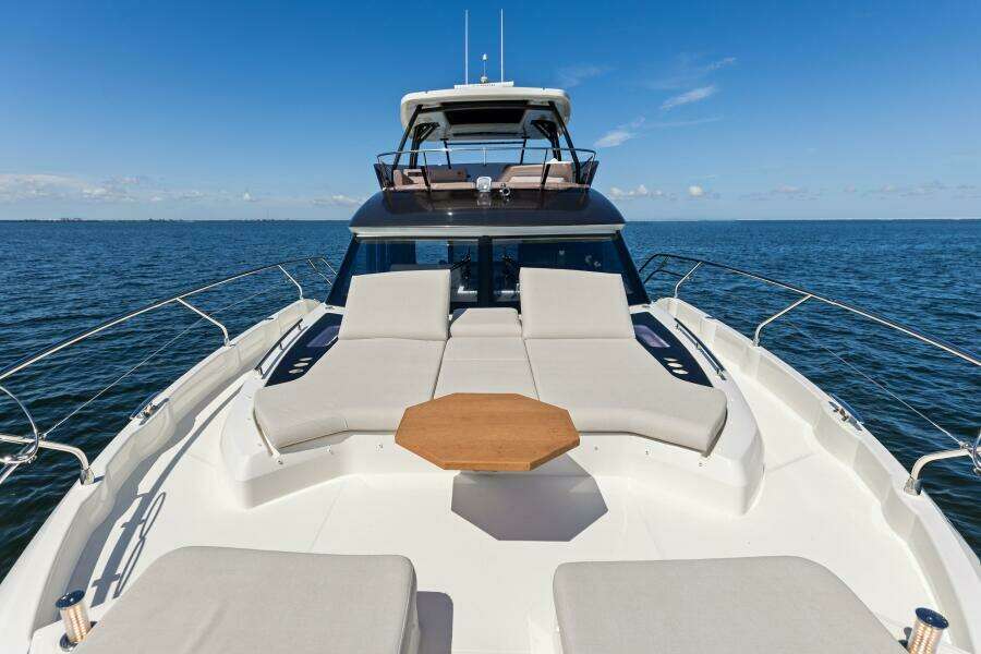 2026 Prestige F5.7 Flybridge - Foredeck