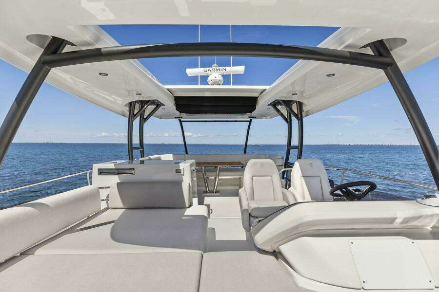 2026 Prestige F5.7 Flybridge - Flybridge