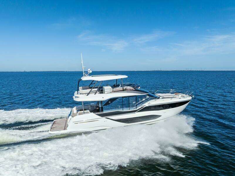 2026 Prestige F5.7 Flybridge - Starboard