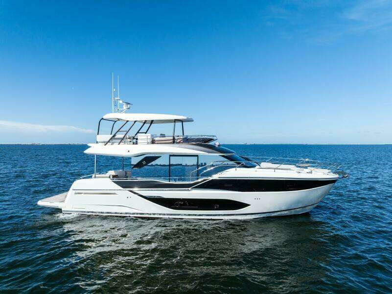 2026 Prestige F5.7 Flybridge - Starboard