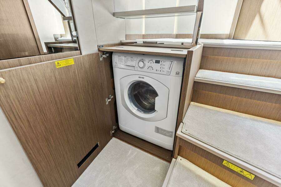 2026 Prestige F5.7 Flybridge - Laundry
