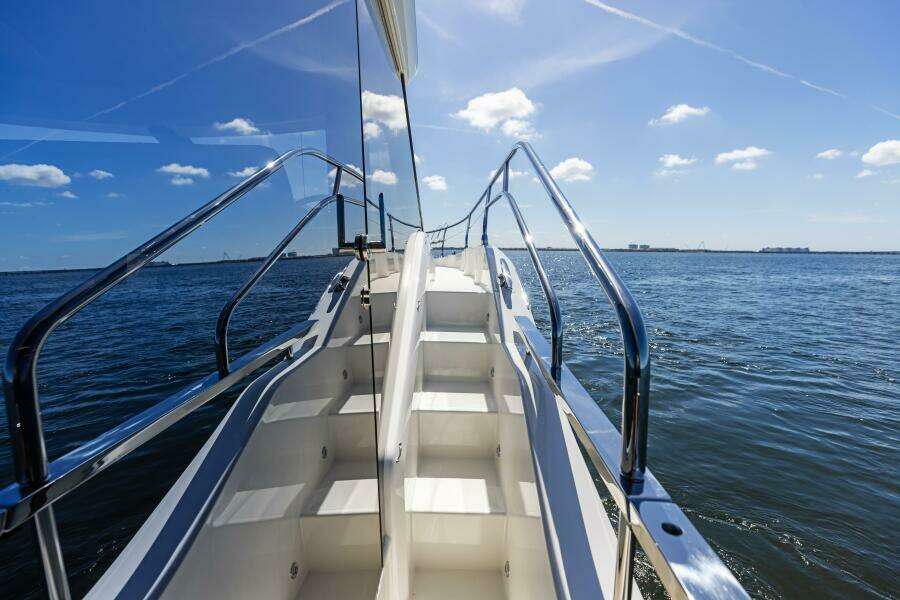 2026 Prestige F5.7 Flybridge - Starboard Companionway