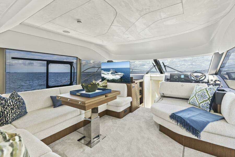 2026 Prestige F5.7 Flybridge - Salon