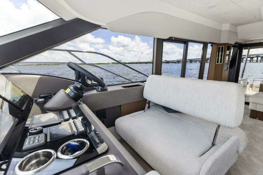 2026 Prestige F5.7 Flybridge - Helm Seating 