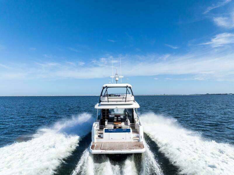 2026 Prestige F5.7 Flybridge - Stern