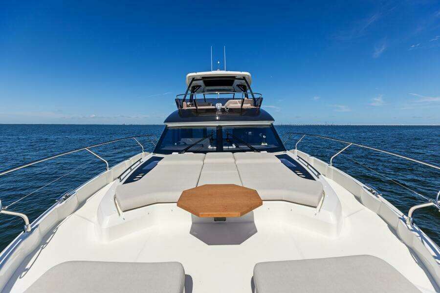 2026 Prestige F5.7 Flybridge - Foredeck