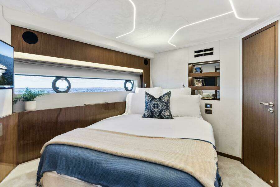 2026 Prestige F5.7 Flybridge - Guest VIP Suite