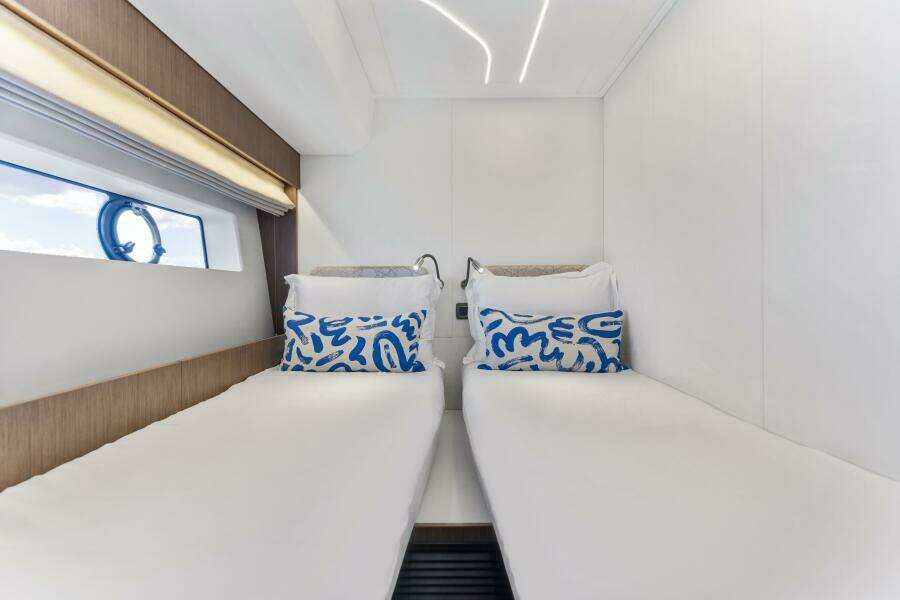 2026 Prestige F5.7 Flybridge - Guest Suite