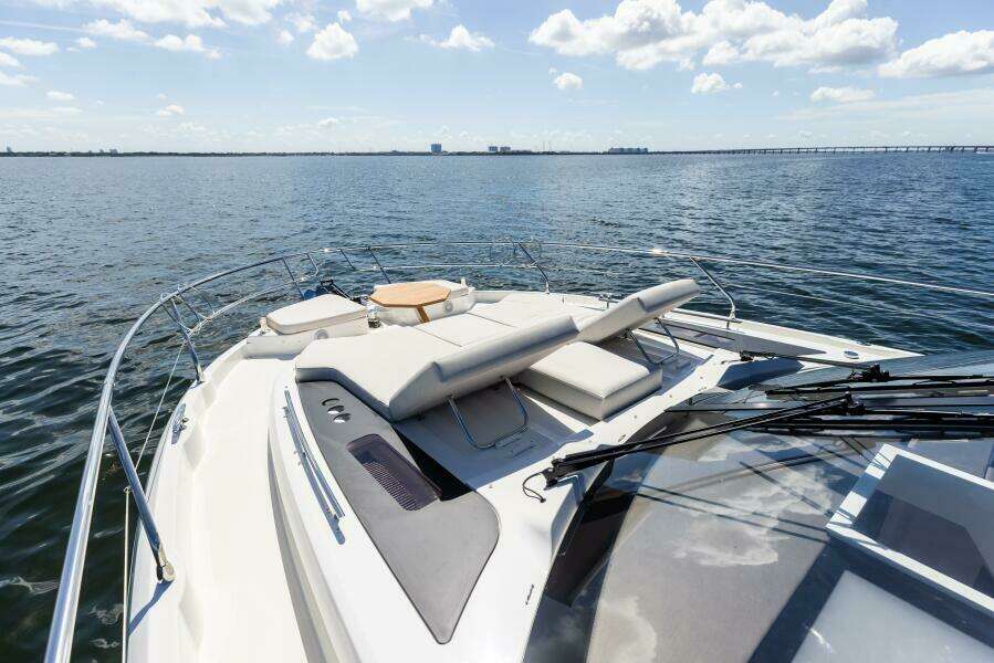 2026 Prestige F5.7 Flybridge - Foredeck