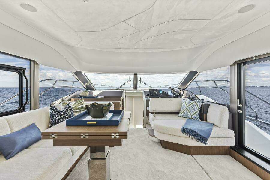2026 Prestige F5.7 Flybridge - Salon
