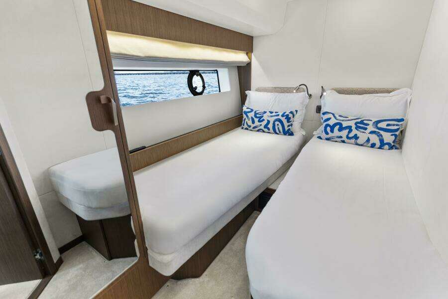 2026 Prestige F5.7 Flybridge - Guest Suite
