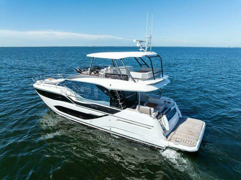 2026 Prestige F5.7 Flybridge - Stern 3/4 Port