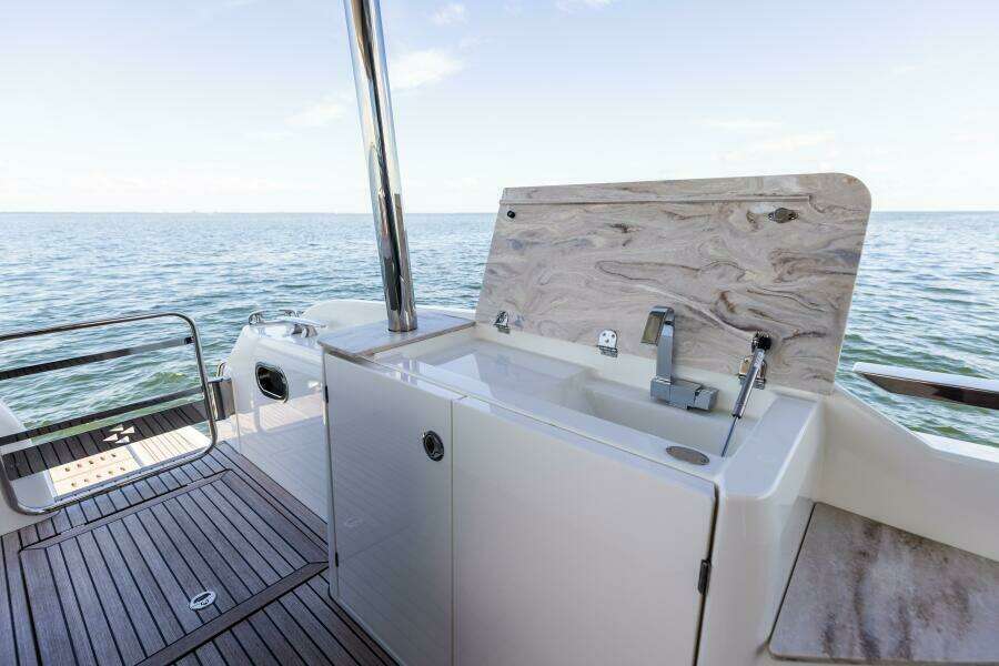 2026 Prestige F5.7 Flybridge - Aft Deck Wet Bar