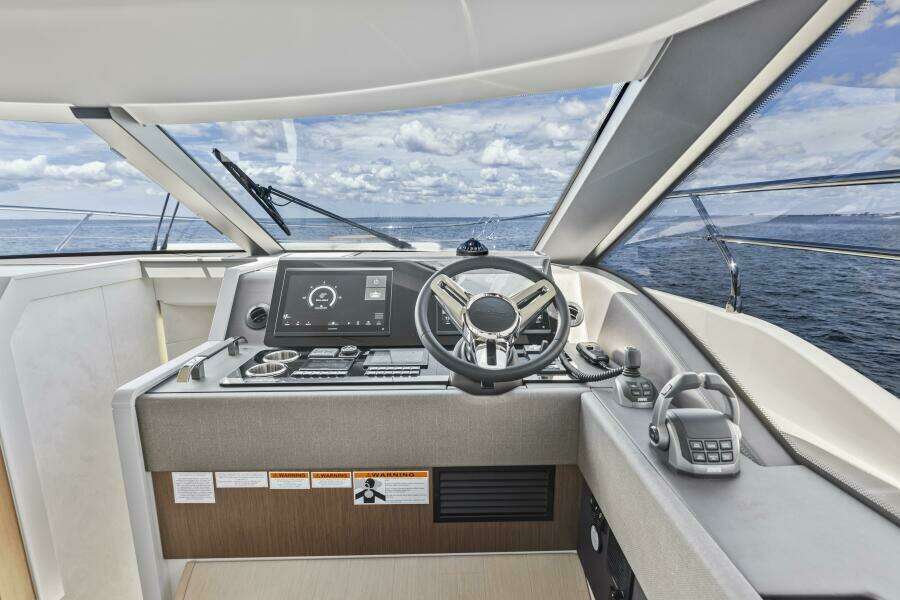 2026 Prestige F5.7 Flybridge - Helm