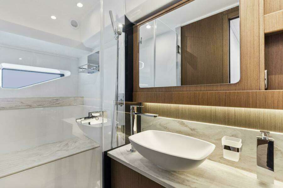 2026 Prestige F5.7 Flybridge - Guest VIP Suite Head