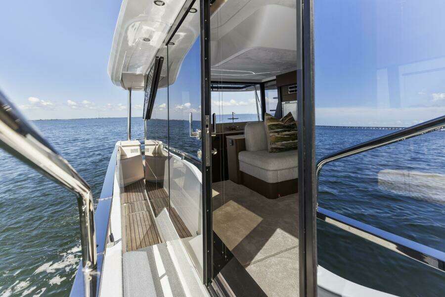 2026 Prestige F5.7 Flybridge - Starboard Companionway