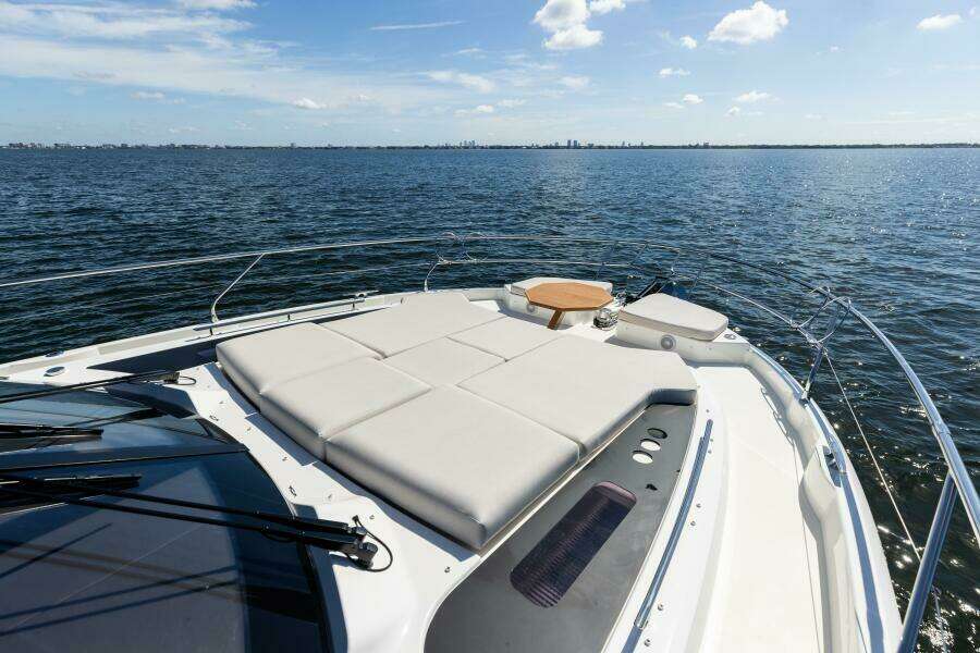 2026 Prestige F5.7 Flybridge - Foredeck