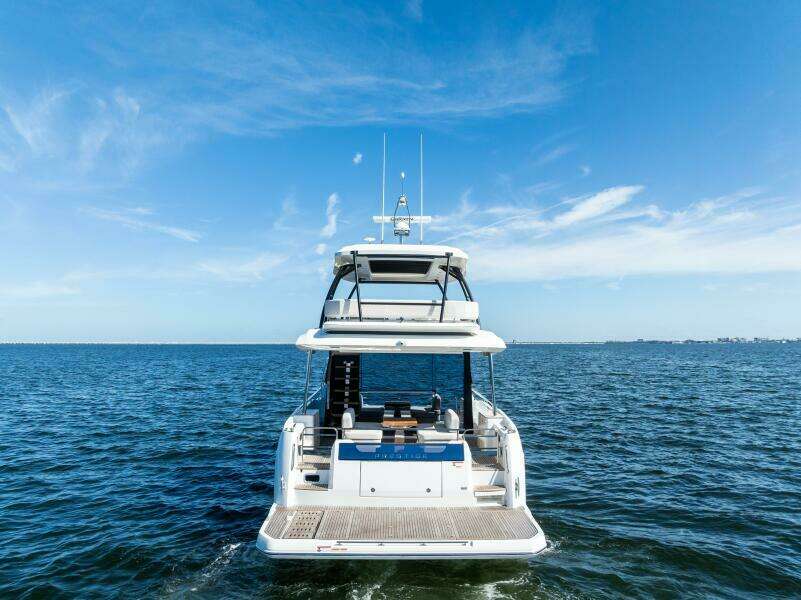2026 Prestige F5.7 Flybridge - Stern