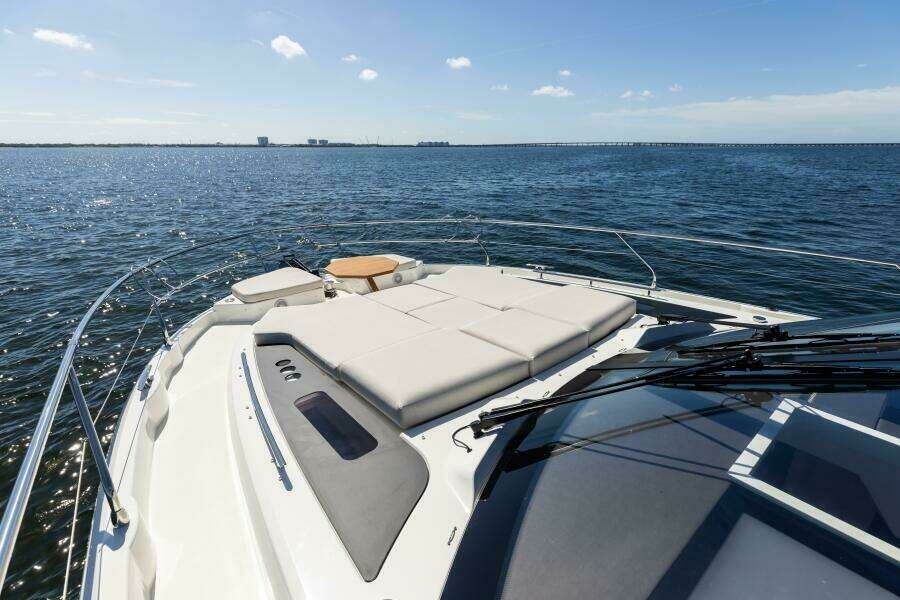 2026 Prestige F5.7 Flybridge - Foredeck