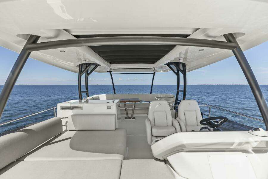 2026 Prestige F5.7 Flybridge - Flybridge