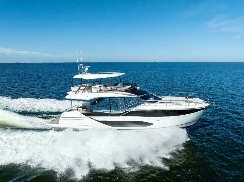 2026 Prestige F5.7 Flybridge - Starboard
