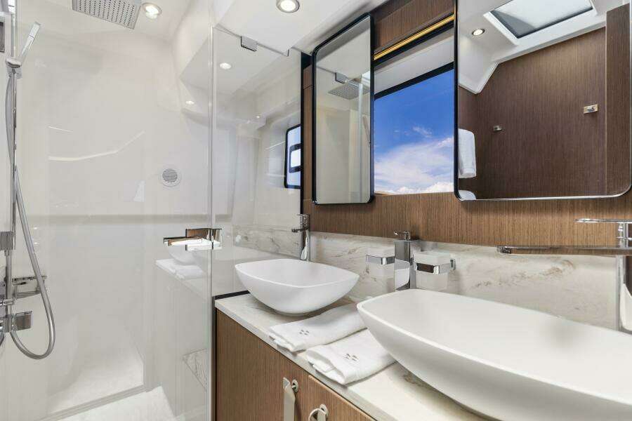 2026 Prestige F5.7 Flybridge - Master Suite Head