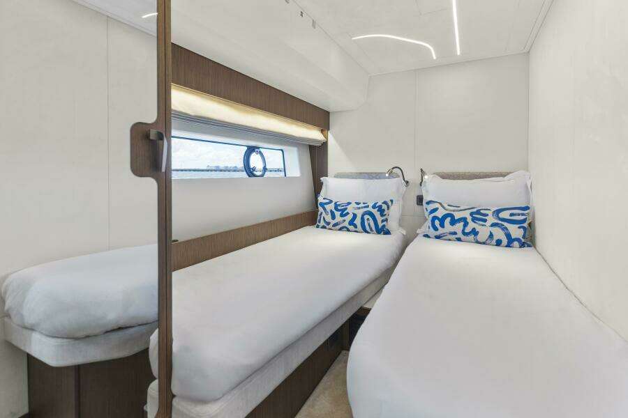 2026 Prestige F5.7 Flybridge - Guest Suite