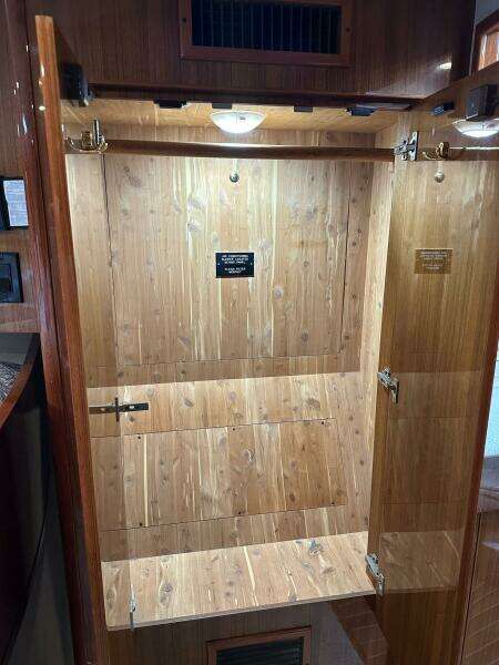 Viking 45 CAPT BAB - Guest Cabin