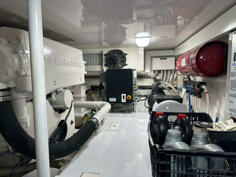 Viking 45 CAPT BAB - Engine Room