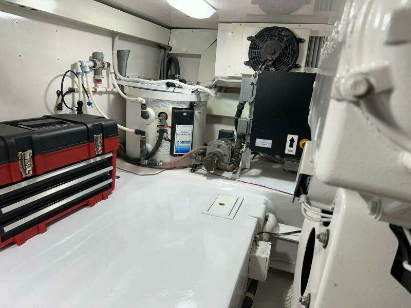 Viking 54 CAPT BAB - Engine Room