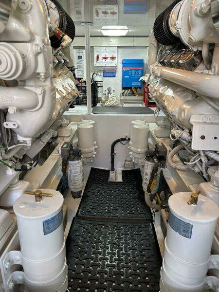 Viking 54 CAPT BAB - Engine Room