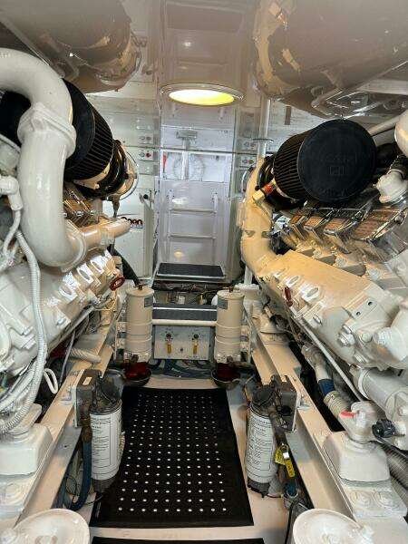 Viking 45 CAPT BAB - Engine Room