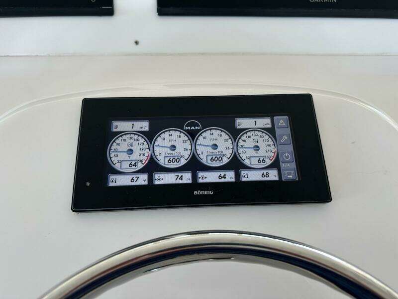 Viking 45 CAPT BAB - Flybridge Helm